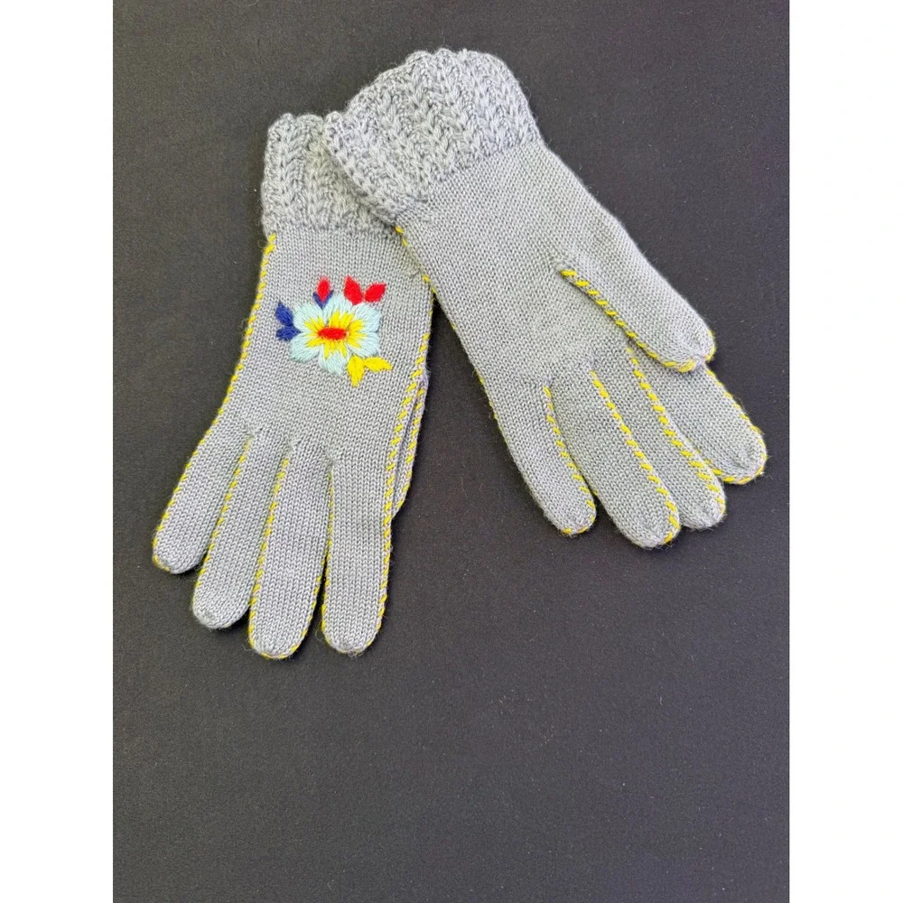 Hand Embroidered Floral Knit Gloves Grey OS Folk Art Cottagecore Boho Winter